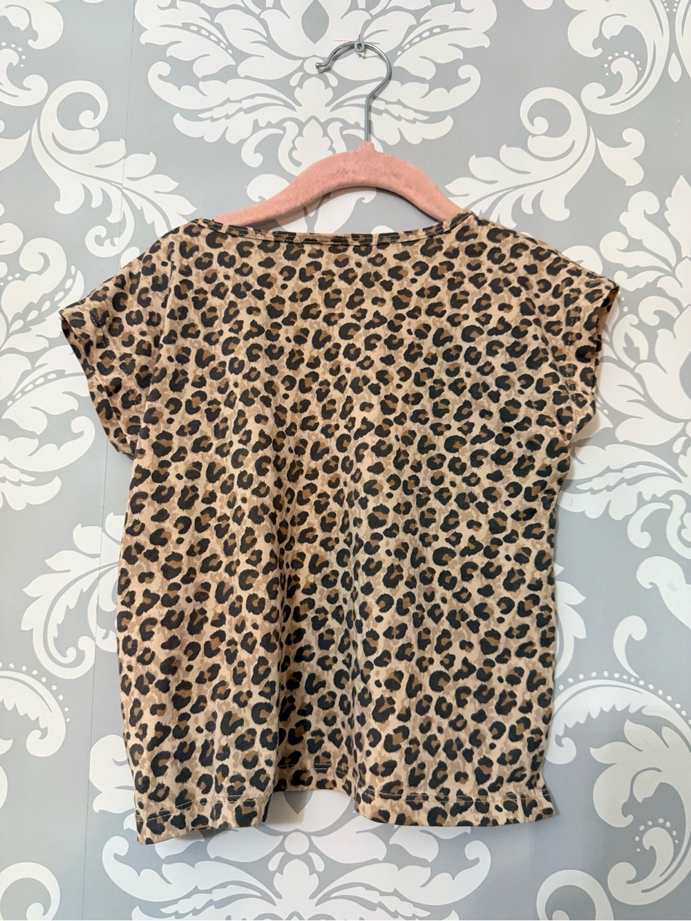 💫10/$25 • H&M Wide Neckline Animal Print Cotton T-Shirt